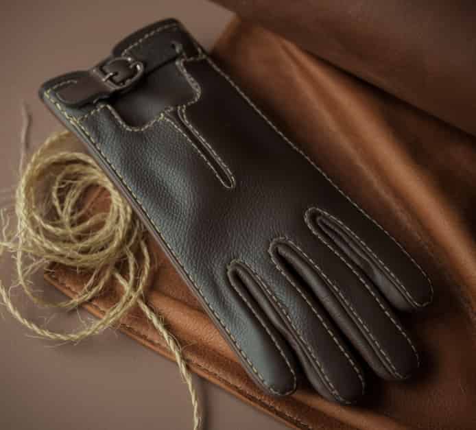 Custom-fit riding gloves for horse lovers