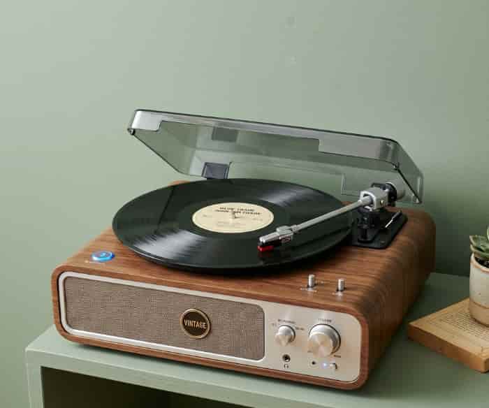 Compact retro-style Bluetooth vinyl record player