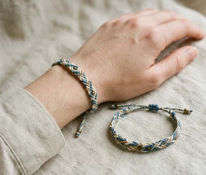 Matching long-distance DIY bracelets for girlfriend and boyfriend